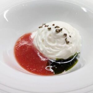 リスボンレモンで凝固させたリコッタチーズのエスプーマ　発酵EIGHTトマトとバジルオイル